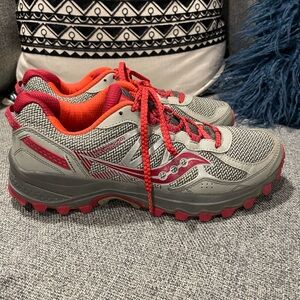 Saucony Excursion TR9 Women's Gray / Burgundy / orange Athletic Shoes